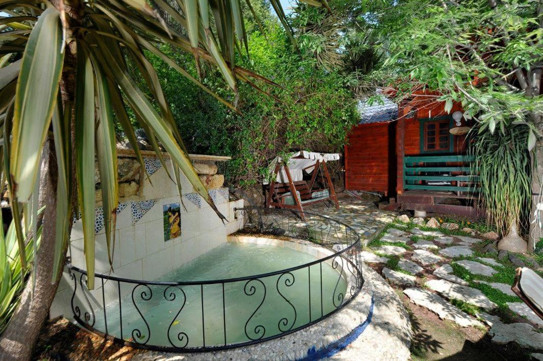 Family Cabin Menahemya Exterior photo