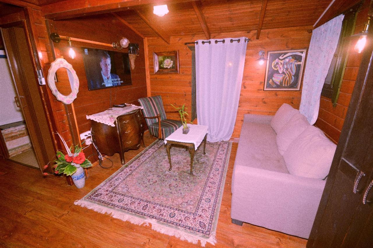 Family Cabin Menahemya Exterior photo